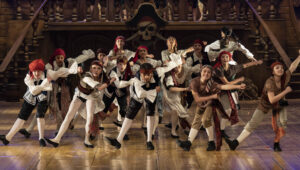 Peter Pan & Wendy på Lorensbergsteatern. Pirater, danselever från Svenska Balettskolan Göteborg. Foto: Til Stengel