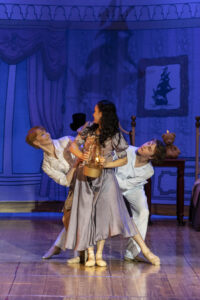 Jack Ullman, Lana Persson och Arion Javér, elever vid Svenska Balettskolan, som Michael, Wendy, och John, i Peter Pan & Wendy på Lorensbergsteatern. Regi: Sebastian Michanek