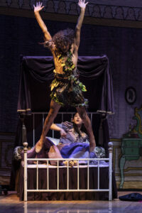 Lana Persson, Jakob Köpf Lindström, elever vid Svenska Balettskolan, som Wendy och Peter Pan i Peter Pan & Wendy på Lorensbergsteatern. Regi: Sebastian Michanek