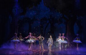 Elever vid Svenska Balettskolan, som Älvor i Peter Pan & Wendy på Lorensbergsteatern. Regi: Sebastian Michanek